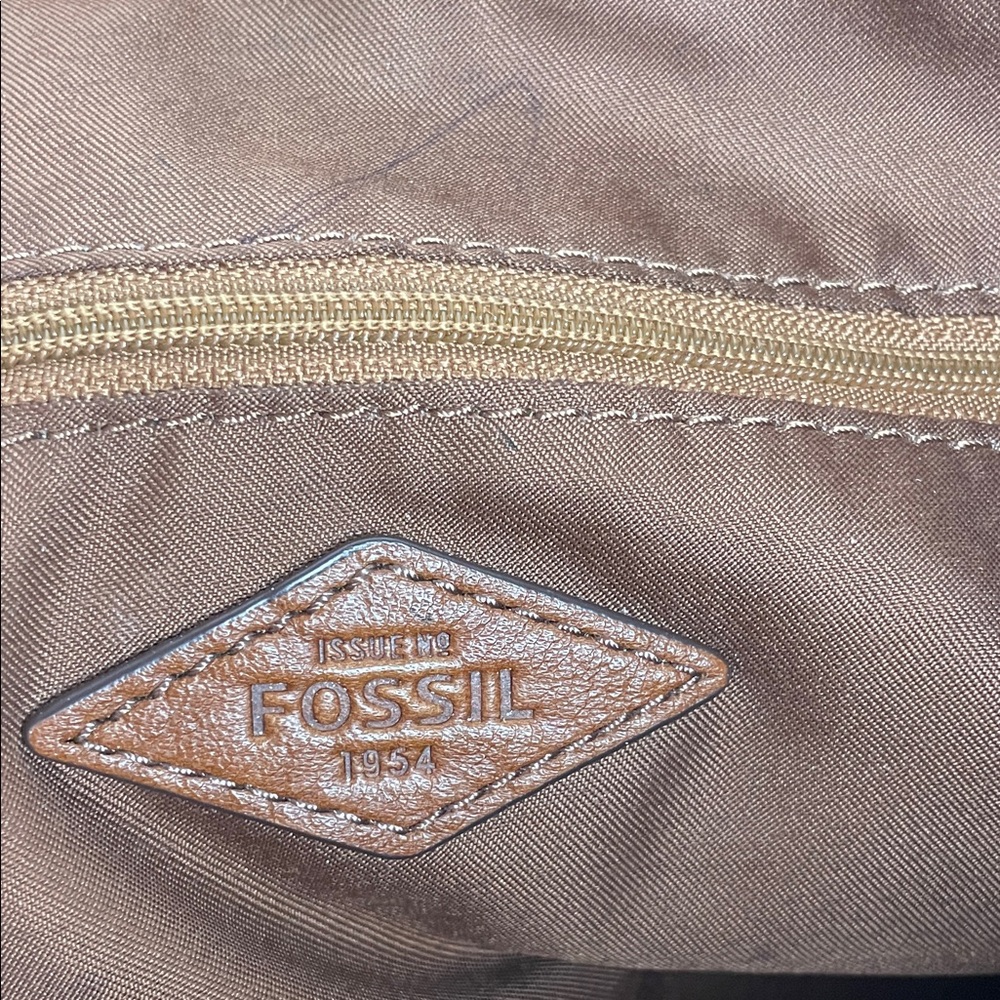 Fossil Elegant Tan Leather Crossbody Bag - Picture 7 of 8